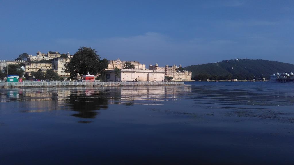 Lake Face Udaipur Exterior photo