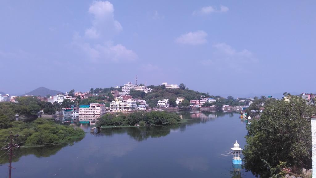 Lake Face Udaipur Exterior photo